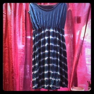 Cute short maternity dress